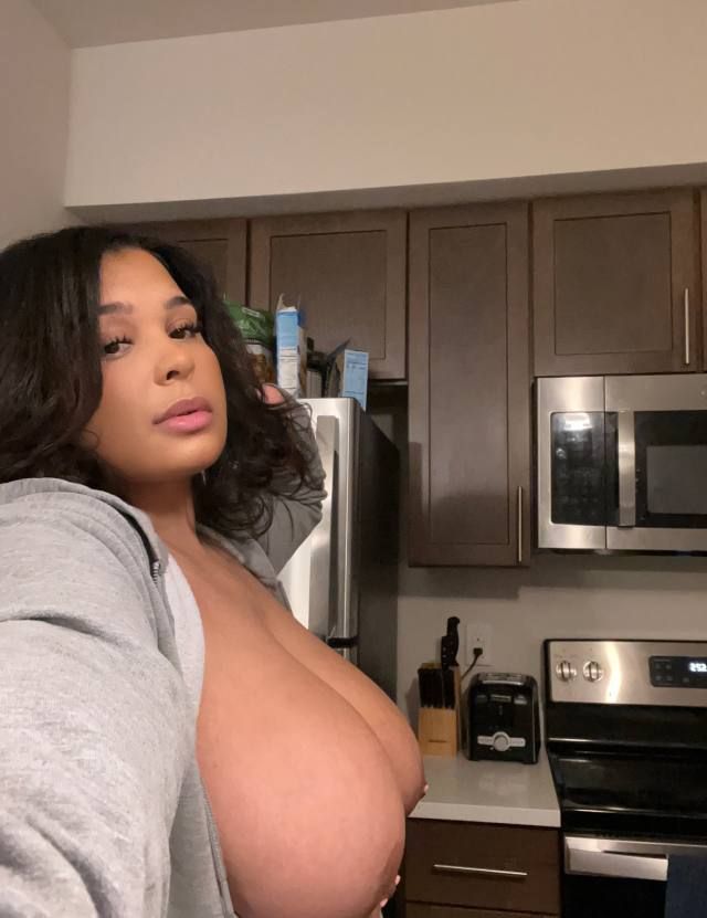 Hey baby I’m 420 and party friendly 💕 I live alone in my apartment . You can come to my apartment or anywhere you like 💕iam 1 - Image 3